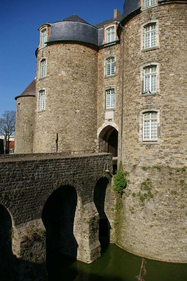Lumineux T2 Vieille ville 3pers parking gratuit - by La Source d'OrFée Boulogne-sur-Mer Exterior foto